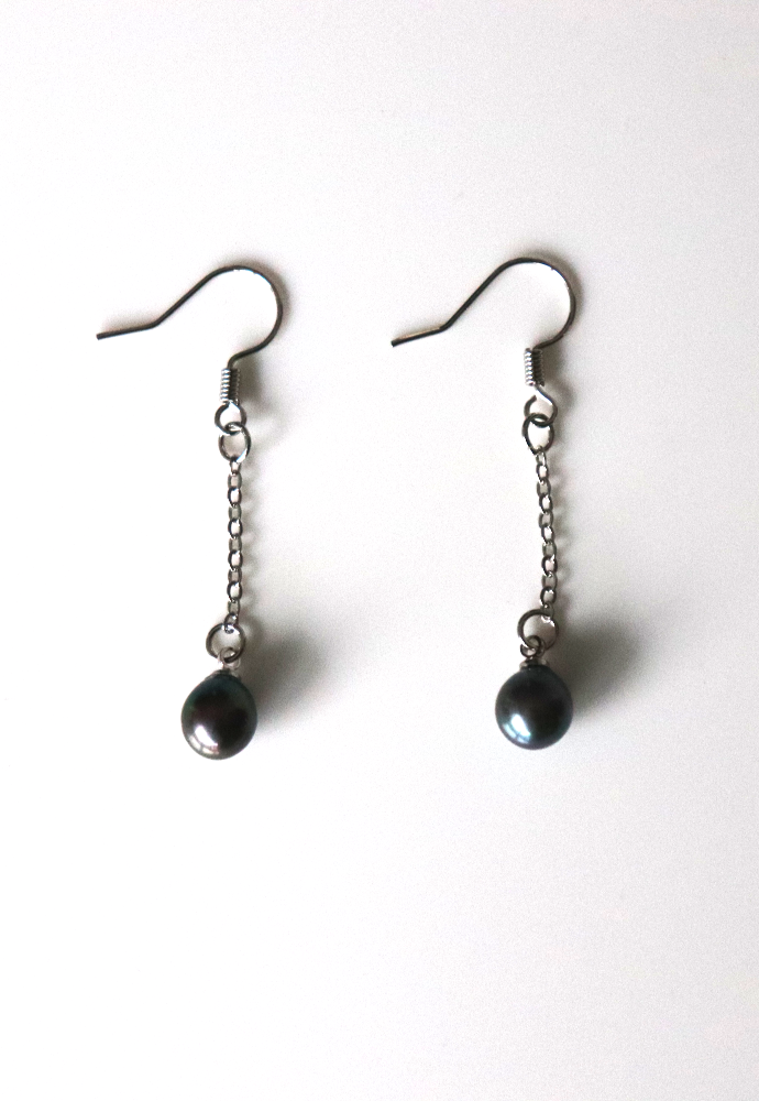 Pearl Drop Earring - Black